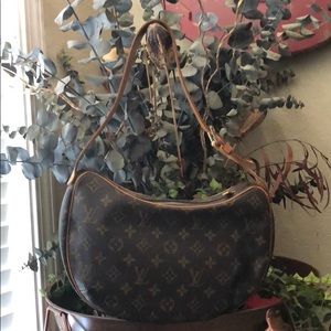 Louis Vuitton Croissant MM